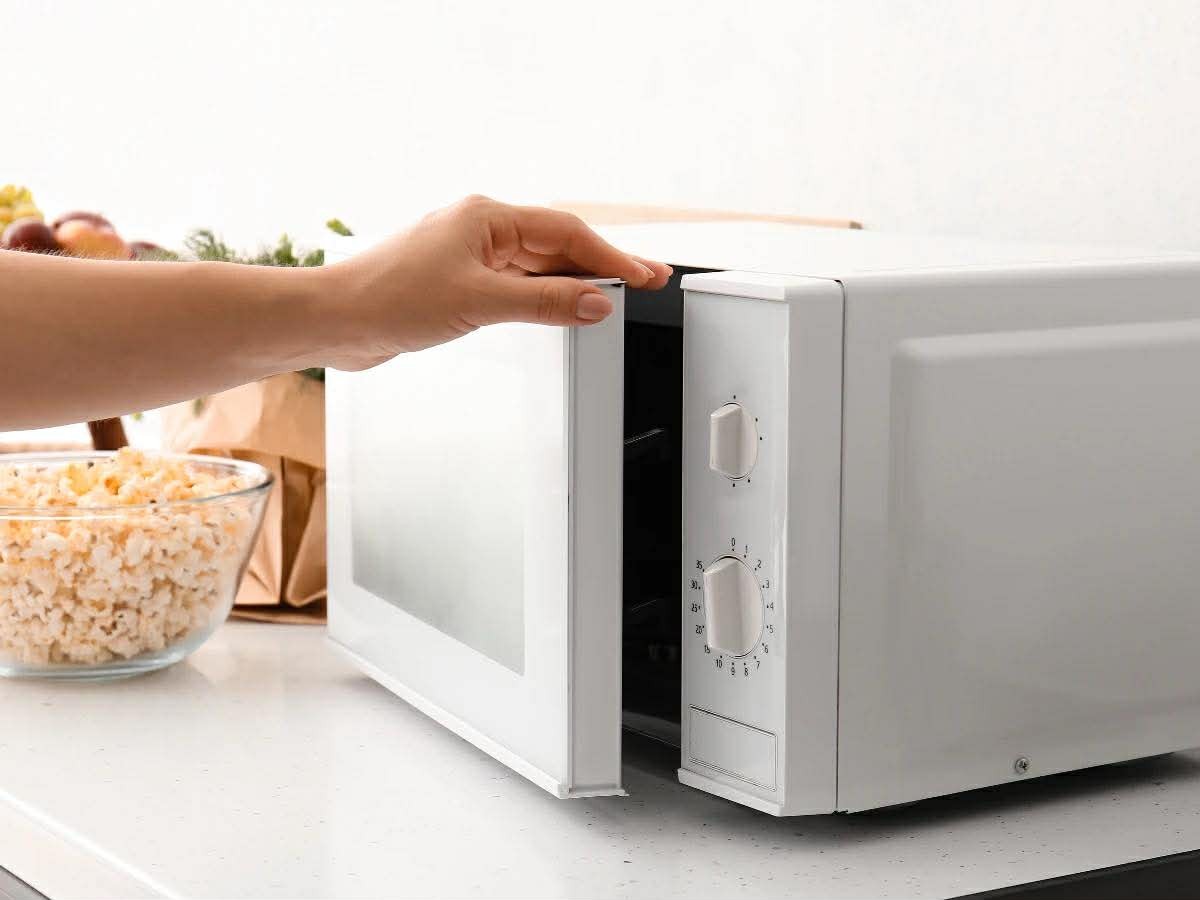 Đừng d&ugrave;ng m&agrave;ng bọc thực phẩm để bảo quản thức ăn thừa! C&aacute;c chuy&ecirc;n gia Nhật Bản tiết lộ phương ph&aacute;p kh&aacute; bất ngờ - Ảnh 1.