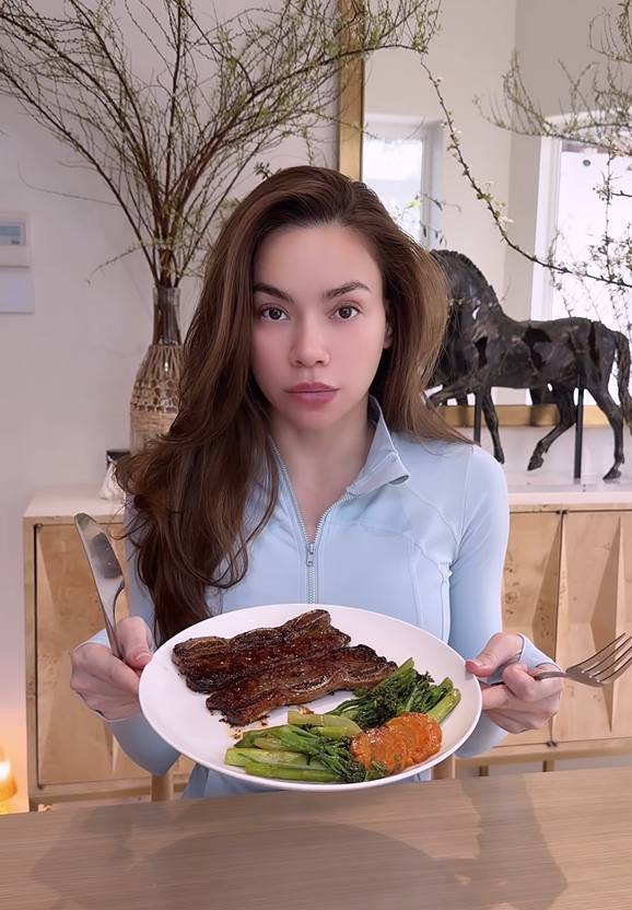 Hồ Ngọc H&agrave; tiết lộ thực đơn xuống 2kg trong 3 tuần, 