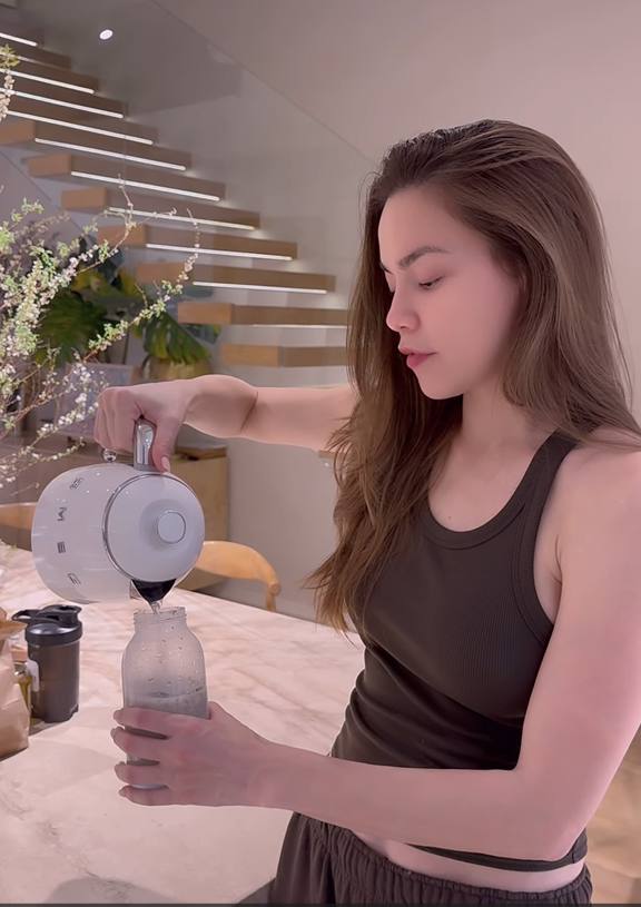 Hồ Ngọc H&agrave; tiết lộ thực đơn xuống 2kg trong 3 tuần, 