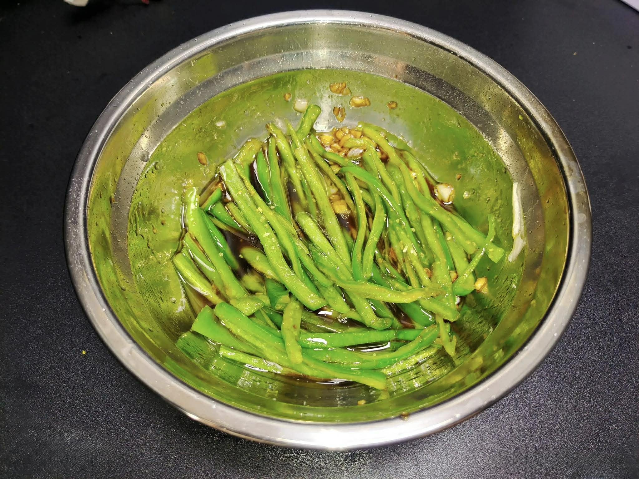 M&oacute;n nấm đ&ugrave;i g&agrave; trộn thanh cua ngon dễ l&agrave;m cho bữa cơm ng&agrave;y Tết 2026 - Ảnh 4.