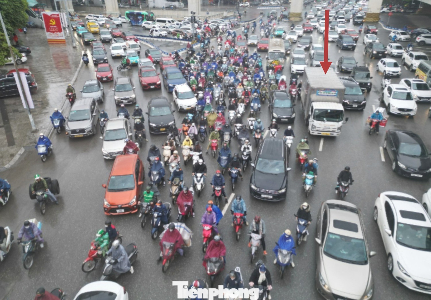 CSGT H&agrave; Nội xử l&yacute; xe tải vi phạm giờ cấm tại cửa ng&otilde; năm 2026 - Ảnh 3.