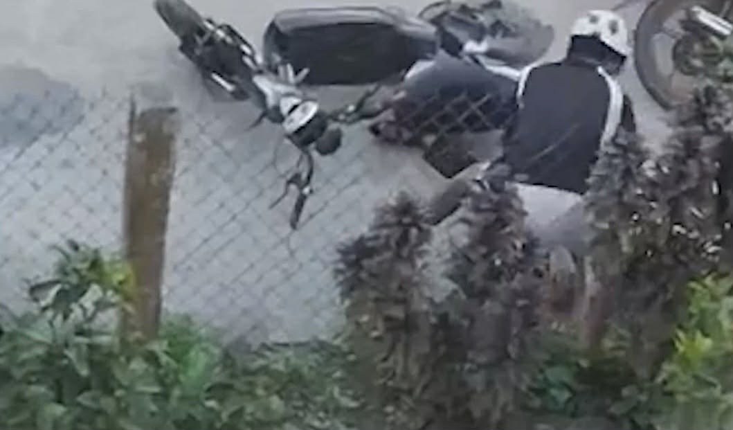 Nam sinh lớp 9 bị đ&aacute;nh d&atilde; man giữa đường: Nguy&ecirc;n nh&acirc;n v&agrave; sự v&agrave;o cuộc của c&ocirc;ng an - Ảnh 2.