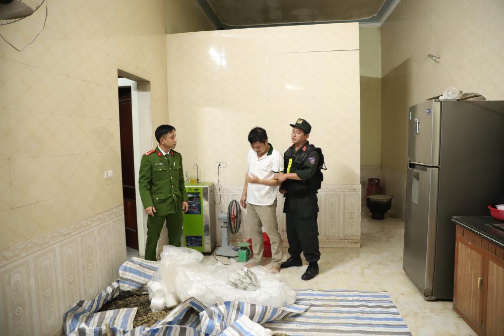 R&uacute;ng động H&agrave; Tĩnh: Ph&aacute; đường d&acirc;y sản xuất thuốc đ&ocirc;ng y tăng c&acirc;n giả 2026 - Ảnh 7.