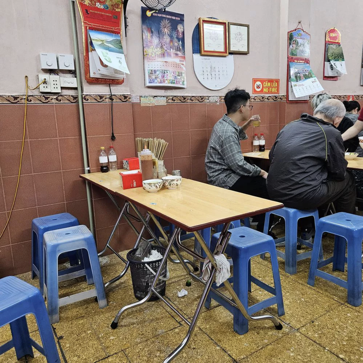 2 quán ăn Michelin Hà Nội bị xử phạt về an toàn thực phẩm năm 2026 - Ảnh 2.