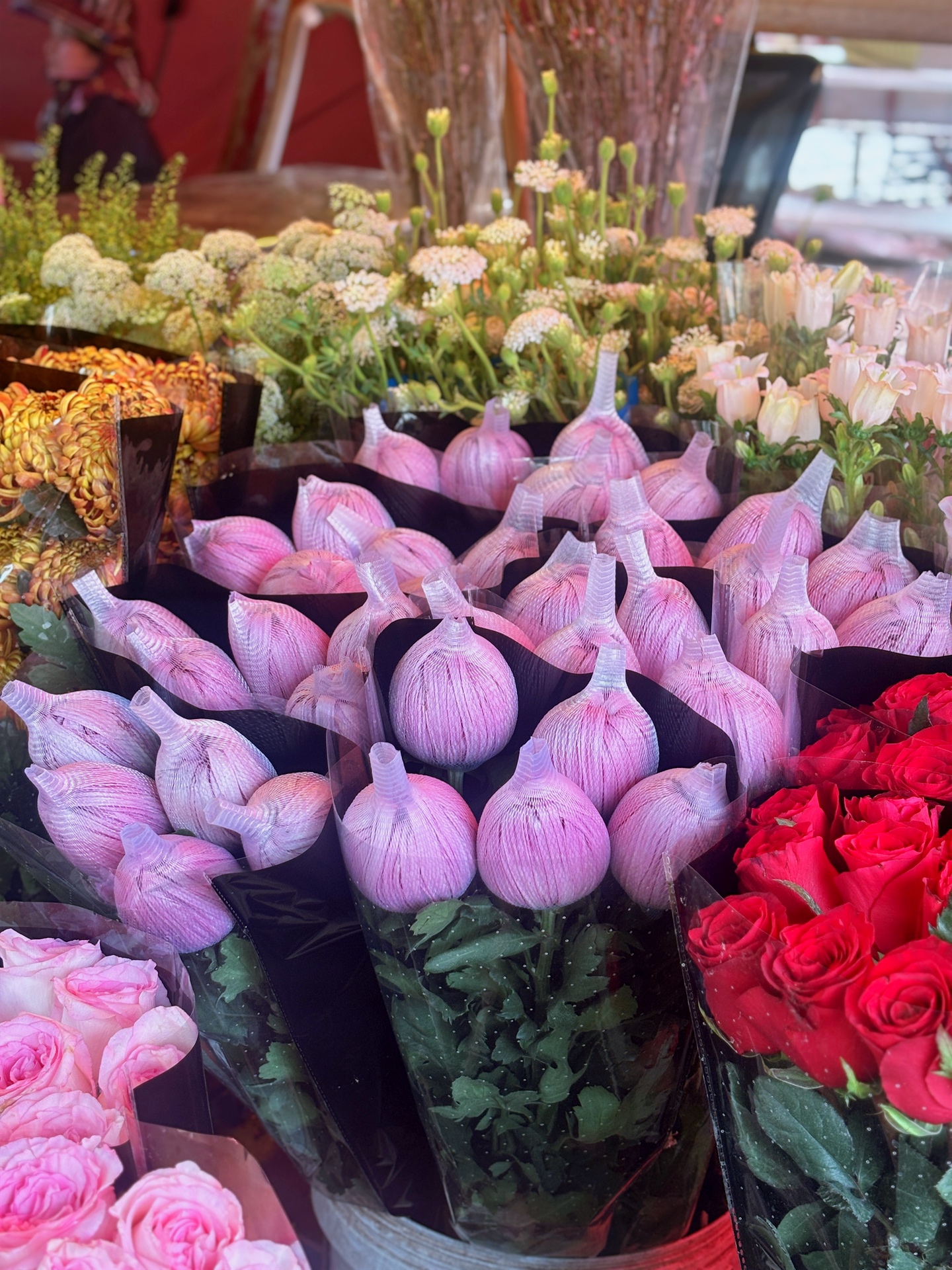 Chợ hoa Quảng Bá năm nay: Một loại hoa mới chiếm sóng, giá lên đến tiền triệu nhưng khách chốt mua chỉ trong nốt nhạc - Ảnh 6.