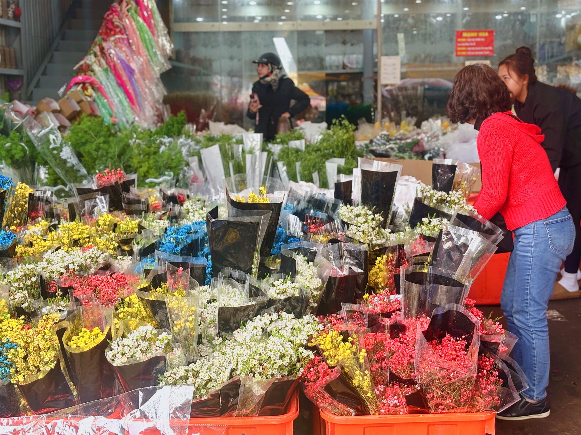 Chợ hoa Quảng Bá năm nay: Một loại hoa mới chiếm sóng, giá lên đến tiền triệu nhưng khách chốt mua chỉ trong nốt nhạc - Ảnh 8.