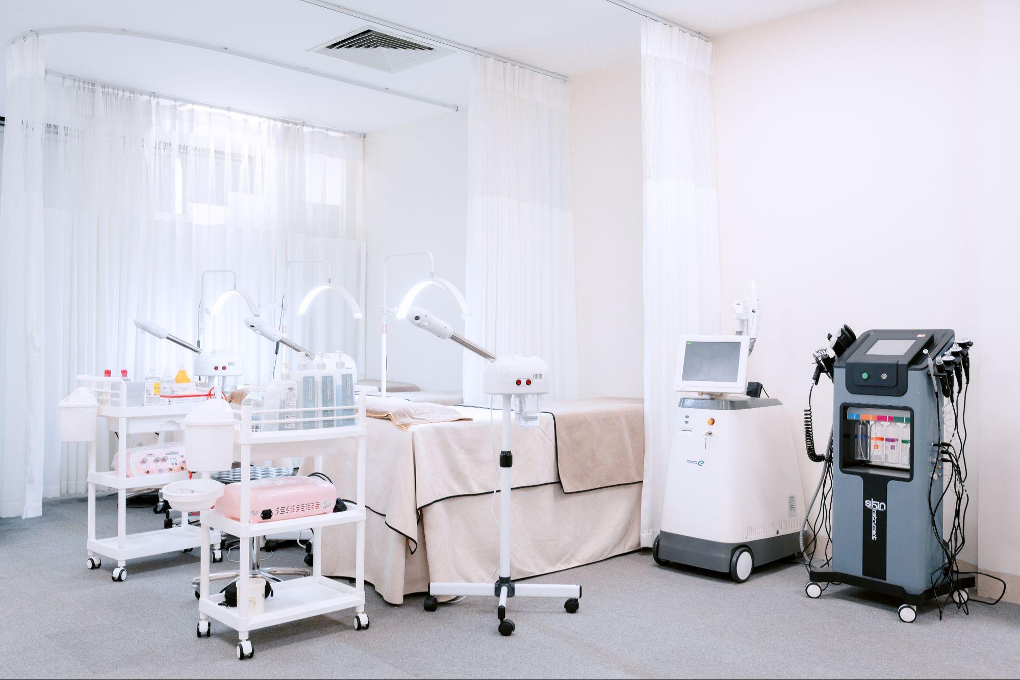 Điều trị mụn ẩn tuổi 36: Khi t&ocirc;i chọn giải ph&aacute;p da liễu thay v&igrave; tự xử tại nh&agrave; - Ảnh 3.