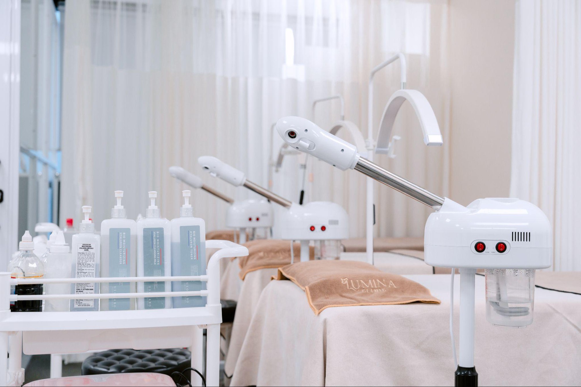 Điều trị mụn ẩn tuổi 36: Khi t&ocirc;i chọn giải ph&aacute;p da liễu thay v&igrave; tự xử tại nh&agrave; - Ảnh 4.