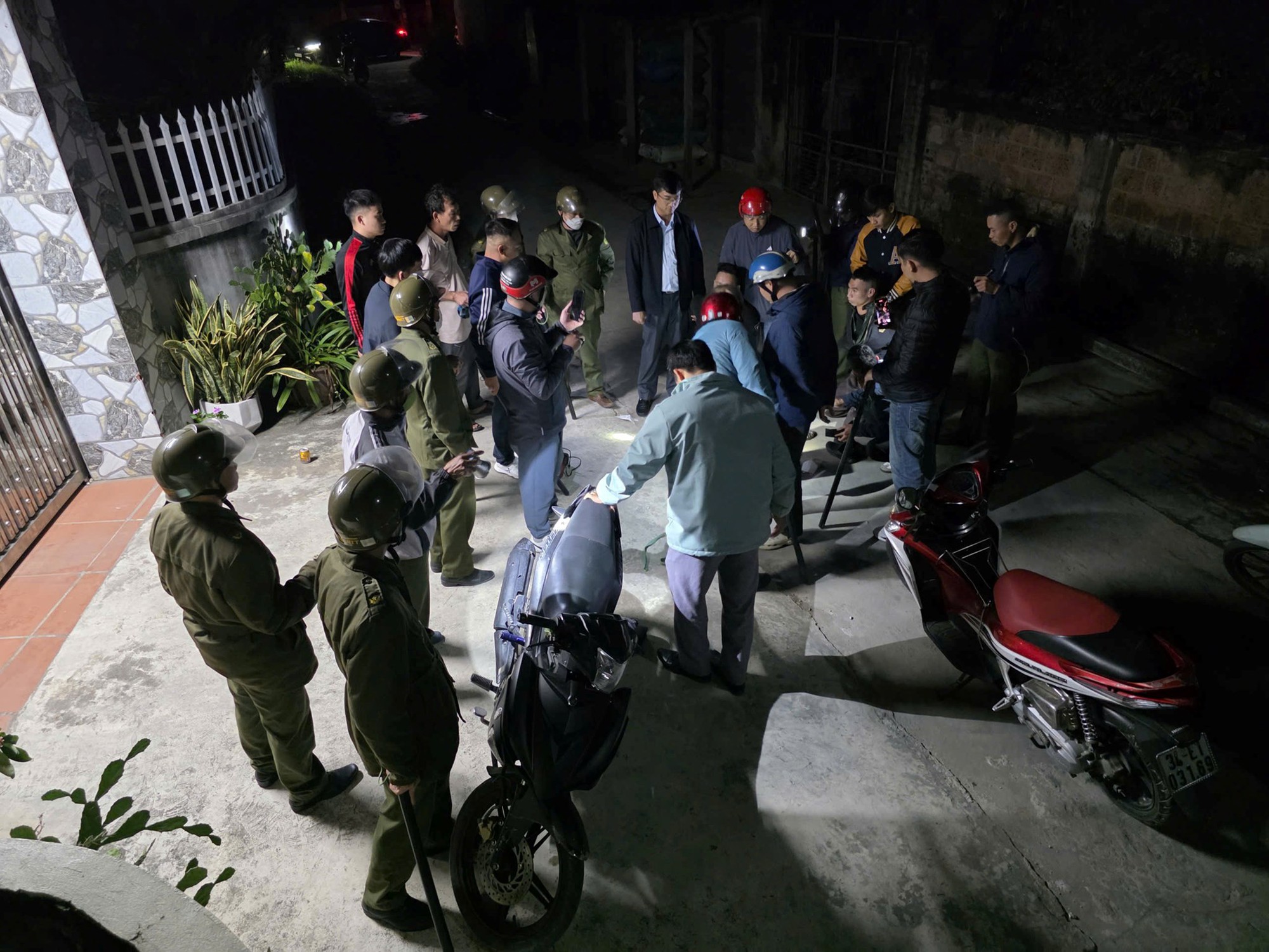 Khởi tố Nguyễn Văn Huy tẩm chất độc Xyanua v&agrave;o c&aacute; kh&ocirc; bẫy ch&oacute; m&egrave;o - Ảnh 1.