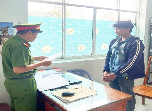 Nam thanh ni&ecirc;n bị bắt giam v&igrave; giao cấu 5 lần với b&eacute; g&aacute;i 13 tuổi tại An Giang - Ảnh 1.