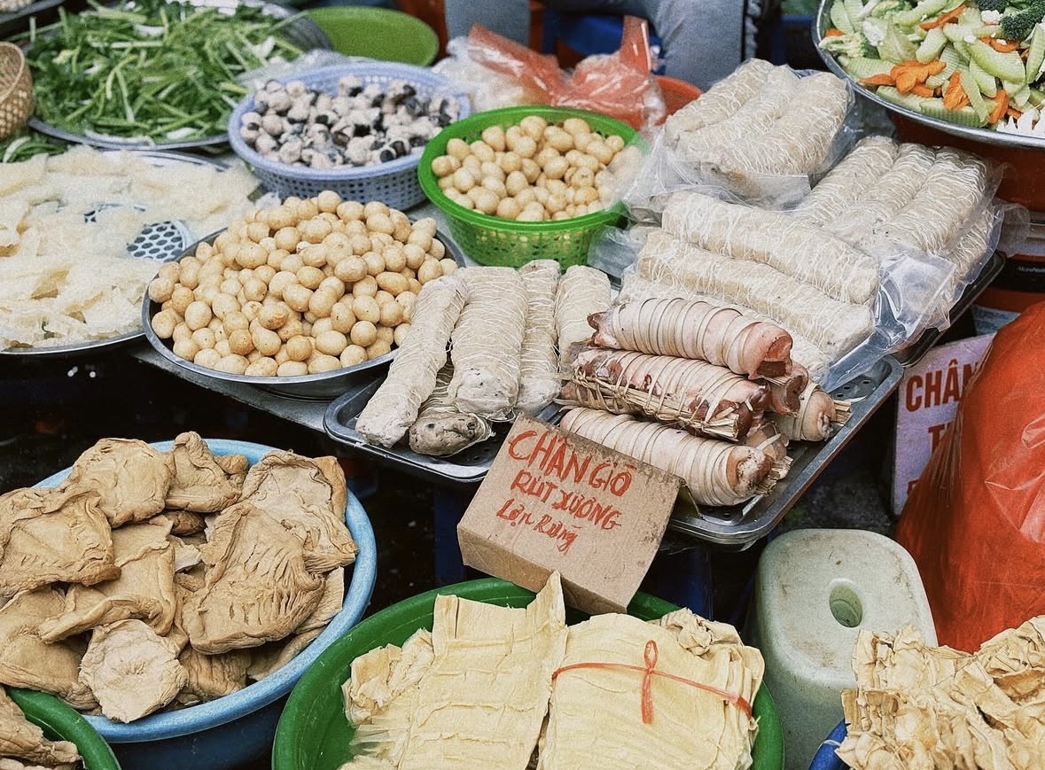 Bí kíp đi chợ Hàng Bè từ các nàng dâu phố Hà Nội - Ảnh 1.