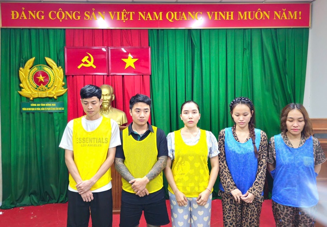 Bắt 14 người trong đường dây lừa đảo 2.500 tỷ đồng tại Đồng Nai - Ảnh 1. Bắt 14 người trong đường dây lừa đảo 2.500 tỷ đồng tại Đồng Nai - Ảnh 1.