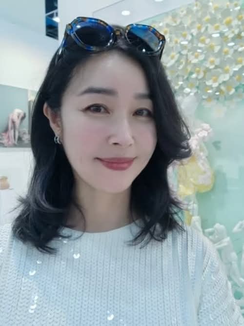 Tết không phải cuộc thi tài chính: Đừng để mâm cỗ nhà người khác làm bạn áp lực - Ảnh 1.