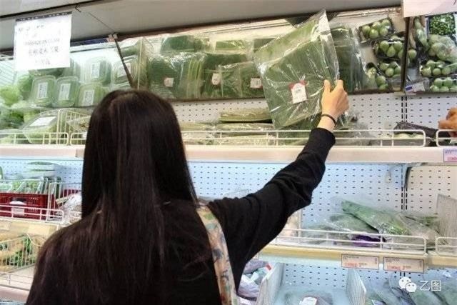 Lương 100 triệu, biếu Tết nh&agrave; nội 2 triệu bị mỉa mai 