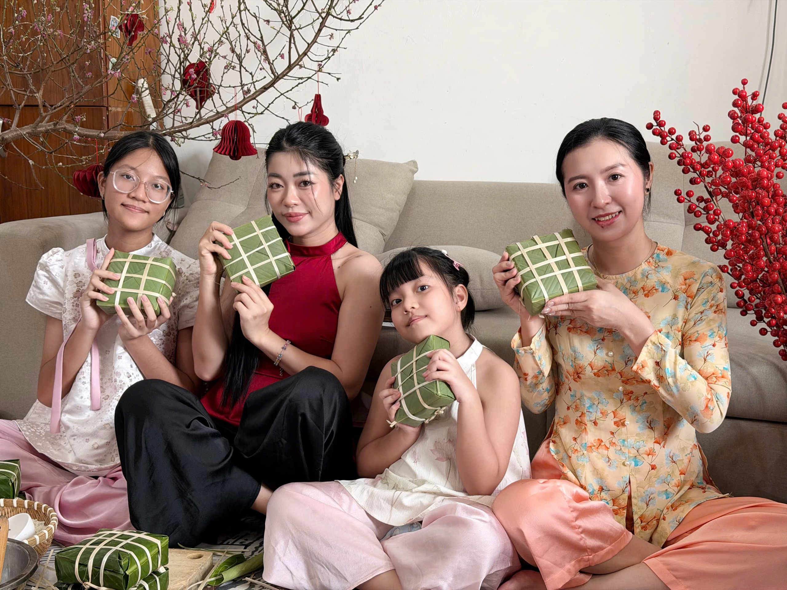 Năm Bính Ngọ của mẹ 4 con tuổi Ngọ Helen Nguyễn: Đi qua những mùa Tết mưu sinh để “vẽ” lại tuổi thơ rực rỡ cho các con- Ảnh 6. Năm Bính Ngọ của mẹ 4 con tuổi Ngọ Helen Nguyễn: Đi qua những mùa Tết mưu sinh để “vẽ” lại tuổi thơ rực rỡ cho các con- Ảnh 6.