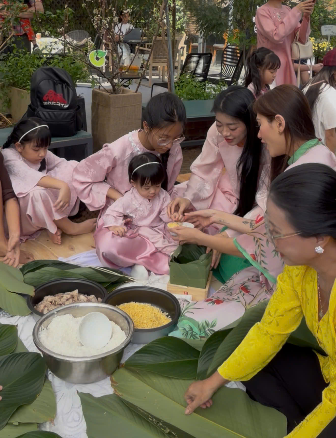 Năm Bính Ngọ của mẹ 4 con tuổi Ngọ Helen Nguyễn: Đi qua những mùa Tết mưu sinh để “vẽ” lại tuổi thơ rực rỡ cho các con- Ảnh 5. Năm Bính Ngọ của mẹ 4 con tuổi Ngọ Helen Nguyễn: Đi qua những mùa Tết mưu sinh để “vẽ” lại tuổi thơ rực rỡ cho các con- Ảnh 5.