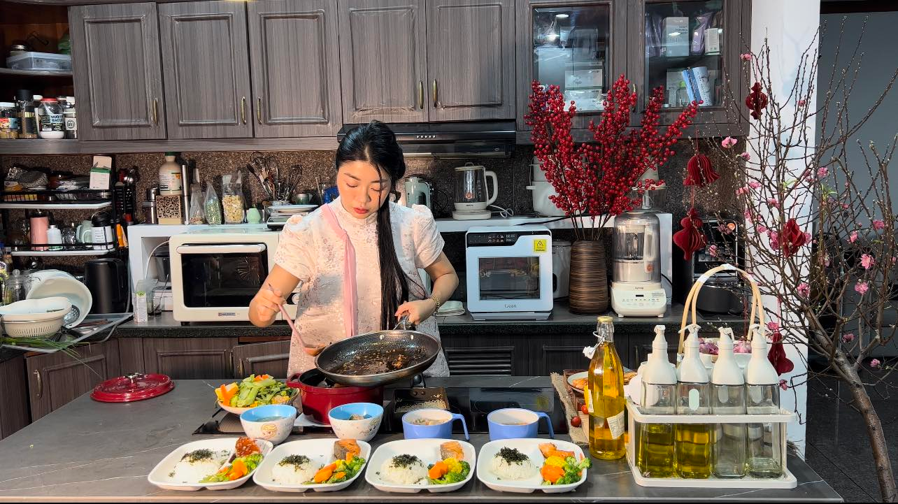 Năm Bính Ngọ của mẹ 4 con tuổi Ngọ Helen Nguyễn: Đi qua những mùa Tết mưu sinh để “vẽ” lại tuổi thơ rực rỡ cho các con- Ảnh 12. Năm Bính Ngọ của mẹ 4 con tuổi Ngọ Helen Nguyễn: Đi qua những mùa Tết mưu sinh để “vẽ” lại tuổi thơ rực rỡ cho các con- Ảnh 12.