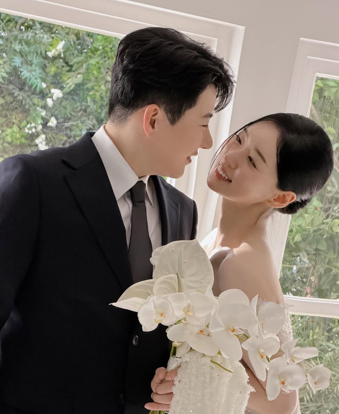 Kim Yu Ji kết hôn bất ngờ vào Valentine khiến MXH xôn xao trong năm 2026 - Ảnh 4. Kim Yu Ji kết hôn bất ngờ vào Valentine khiến MXH xôn xao trong năm 2026 - Ảnh 4.