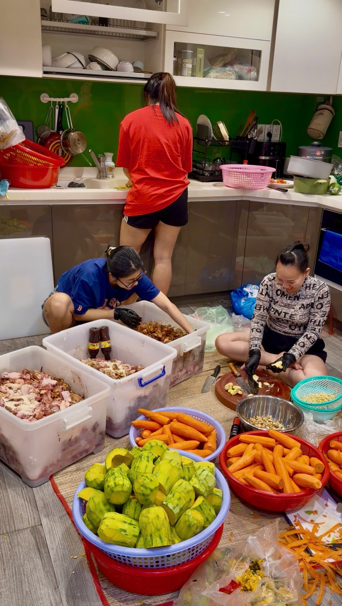 Năm Bính Ngọ của mẹ 4 con tuổi Ngọ Helen Nguyễn: Đi qua những mùa Tết mưu sinh để “vẽ” lại tuổi thơ rực rỡ cho các con- Ảnh 14. Năm Bính Ngọ của mẹ 4 con tuổi Ngọ Helen Nguyễn: Đi qua những mùa Tết mưu sinh để “vẽ” lại tuổi thơ rực rỡ cho các con- Ảnh 14.