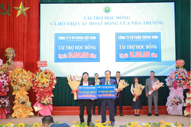 Toyota Việt Nam trao 123 suất học bổng năm 2025, tiếp nối h&agrave;nh tr&igrave;nh 29 năm đầu tư bền bỉ cho nguồn nh&acirc;n lực tương lai- Ảnh 2.