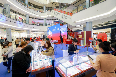 Rước lộc Thần T&agrave;i c&ugrave;ng PNJ với cơ hội sở hữu xe Mercedes-Benz - Ảnh 1.