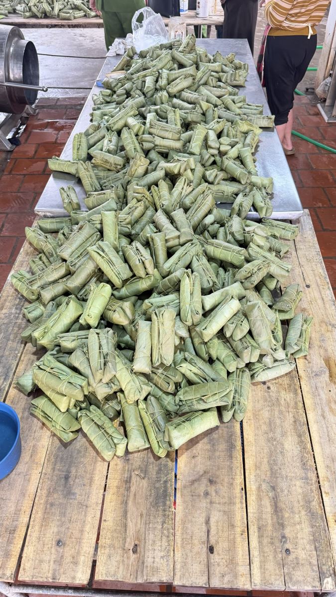 Khởi tố mẹ con chủ cơ sở thực phẩm chứa h&agrave;n the tại chợ đầu mối Đ&ocirc;ng Tảo 2026 - Ảnh 4.