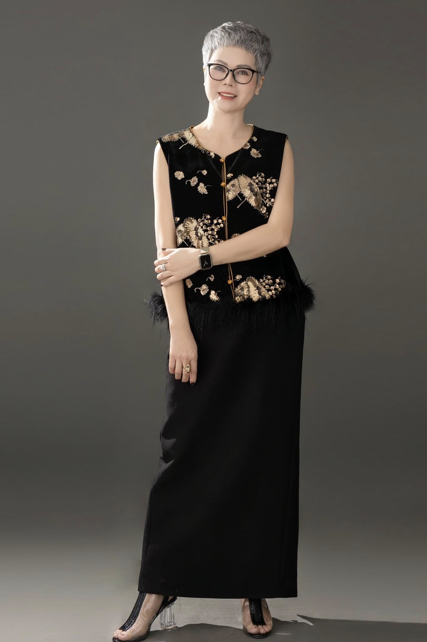 54 tuổi quyết định dừng nhuộm t&oacute;c, chị Hương nhận ra một điều phụ nữ trẻ chưa hiểu- Ảnh 6.