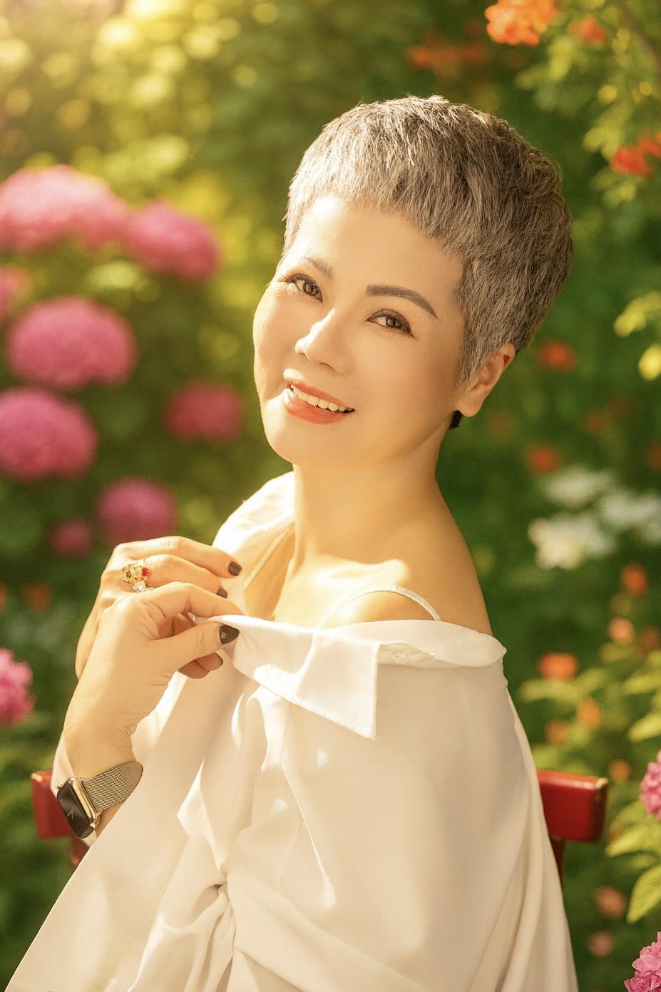 54 tuổi quyết định dừng nhuộm t&oacute;c, chị Hương nhận ra một điều phụ nữ trẻ chưa hiểu- Ảnh 4.