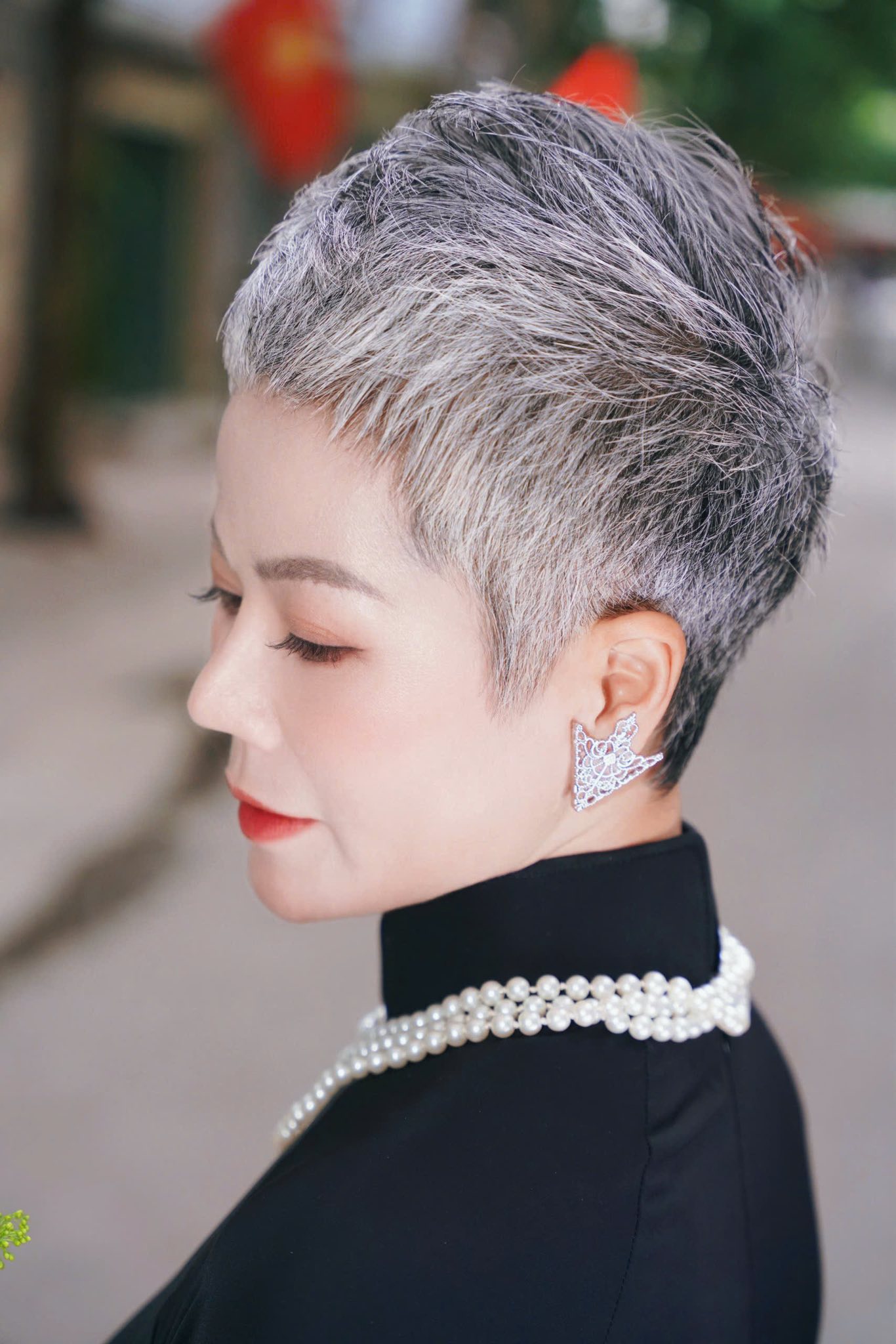 54 tuổi quyết định dừng nhuộm t&oacute;c, chị Hương nhận ra một điều phụ nữ trẻ chưa hiểu- Ảnh 10.