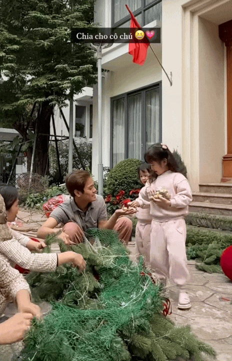 Kh&ocirc;ng kh&iacute; Tết trong dinh thự của ph&uacute; b&agrave; 2 con Hạnh Xuka: Từ việc l&agrave;m tinh tế của mẹ đến h&agrave;nh động đ&aacute;ng y&ecirc;u của hai b&eacute;- Ảnh 7.