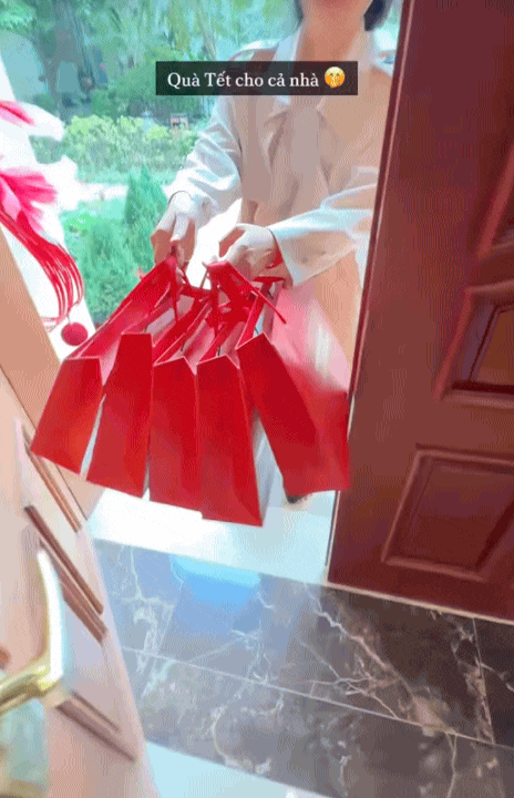 Kh&ocirc;ng kh&iacute; Tết trong dinh thự của ph&uacute; b&agrave; 2 con Hạnh Xuka: Từ việc l&agrave;m tinh tế của mẹ đến h&agrave;nh động đ&aacute;ng y&ecirc;u của hai b&eacute;- Ảnh 3.