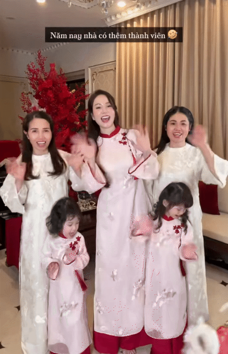 Kh&ocirc;ng kh&iacute; Tết trong dinh thự của ph&uacute; b&agrave; 2 con Hạnh Xuka: Từ việc l&agrave;m tinh tế của mẹ đến h&agrave;nh động đ&aacute;ng y&ecirc;u của hai b&eacute;- Ảnh 4.