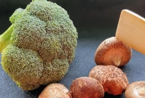 Món ăn ngày Tết: Cách làm cây tài lộc đẹp mắt Chỉ trong 10 phút - Ảnh 1. Món ăn ngày Tết: Cách làm cây tài lộc đẹp mắt Chỉ trong 10 phút - Ảnh 1.