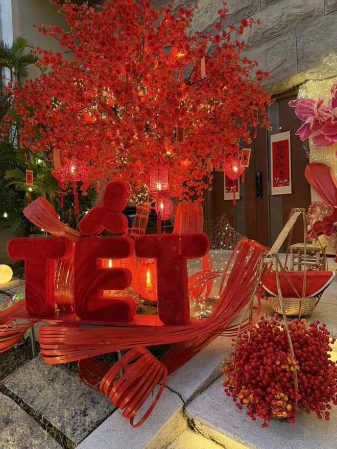 Vợ chồng Cường Đ&ocirc; La ăn Tết si&ecirc;u ho&agrave;nh tr&aacute;ng- Ảnh 6.