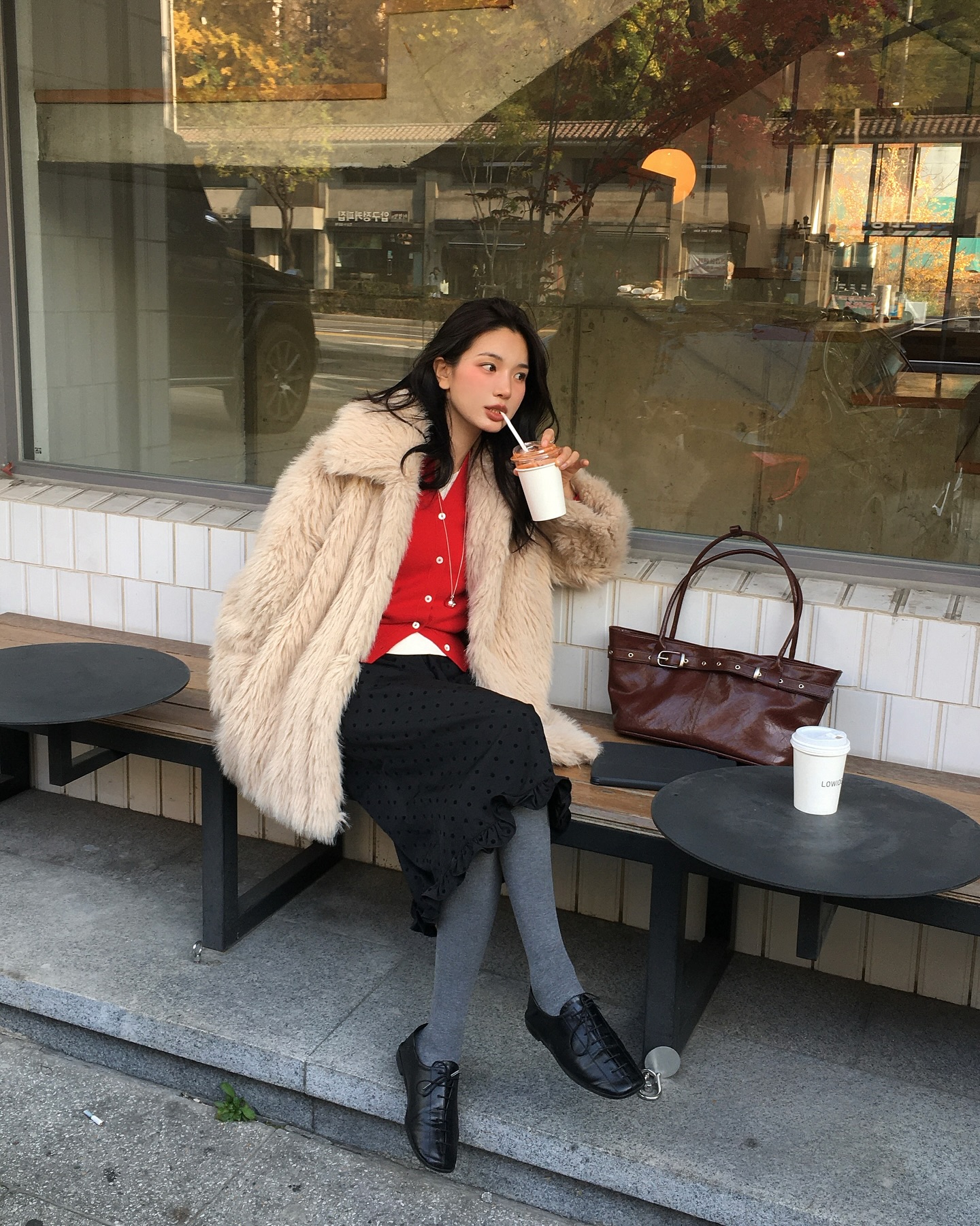 Mùng 1 Tết rạng rỡ với 4 cách phối đồ Tết màu đỏ nổi bật và tinh tế - Ảnh 1. Mùng 1 Tết rạng rỡ với 4 cách phối đồ Tết màu đỏ nổi bật và tinh tế - Ảnh 1.