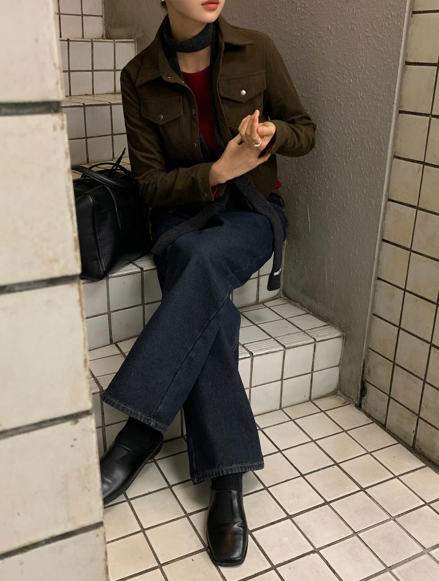 Mùng 1 Tết rạng rỡ với 4 cách phối đồ Tết màu đỏ nổi bật và tinh tế - Ảnh 6. Mùng 1 Tết rạng rỡ với 4 cách phối đồ Tết màu đỏ nổi bật và tinh tế - Ảnh 6.