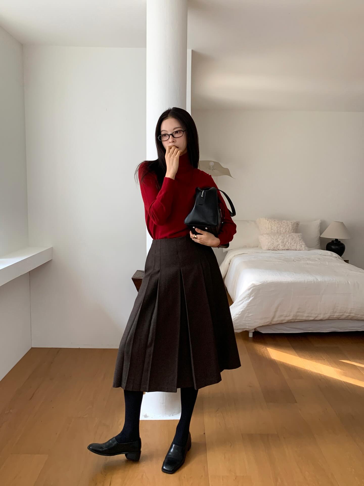 Mùng 1 Tết rạng rỡ với 4 cách phối đồ Tết màu đỏ nổi bật và tinh tế - Ảnh 2. Mùng 1 Tết rạng rỡ với 4 cách phối đồ Tết màu đỏ nổi bật và tinh tế - Ảnh 2.