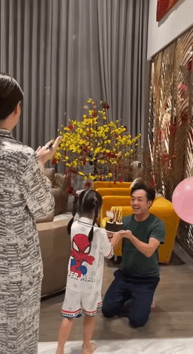 Vợ chồng Cường Đ&ocirc; La ăn Tết si&ecirc;u ho&agrave;nh tr&aacute;ng- Ảnh 8.