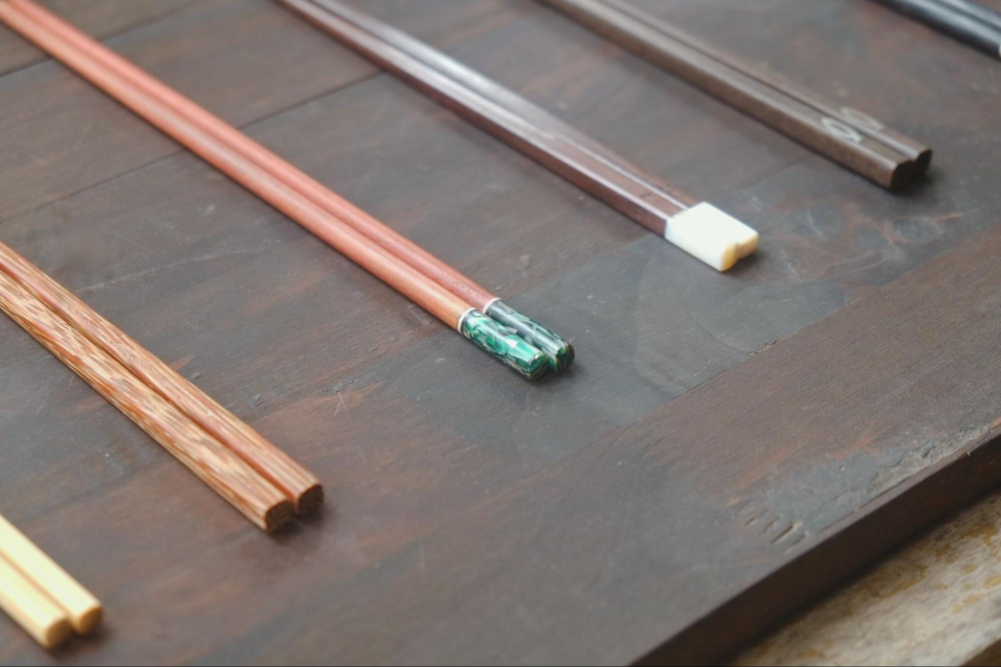 Đôi đũa đầu năm - món quà nhỏ mang theo lời chúc đủ đầy - Ảnh 4.