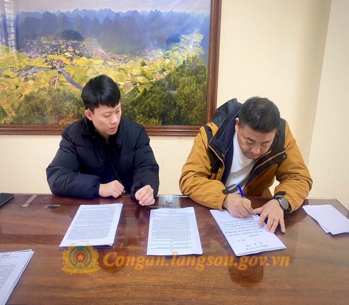 Xuất hiện nh&oacute;m người nước ngo&agrave;i đến Việt Nam chụp ảnh thẻ căn cước, qu&eacute;t nhận diện khu&ocirc;n mặt: C&ocirc;ng an Lạng Sơn ph&aacute;t khuyến c&aacute;o tới người d&acirc;n - Ảnh 1.