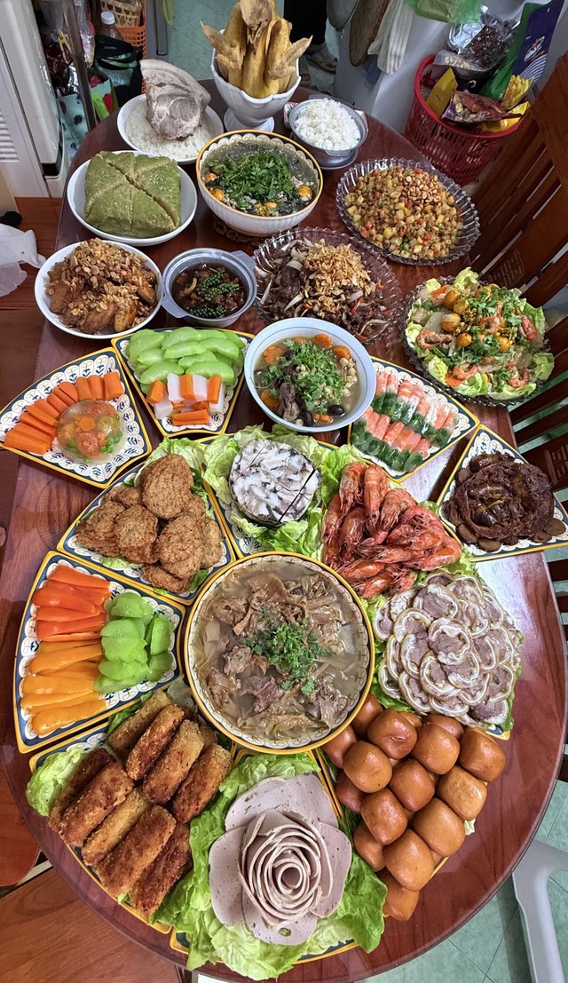 M&acirc;m cơm tất ni&ecirc;n 