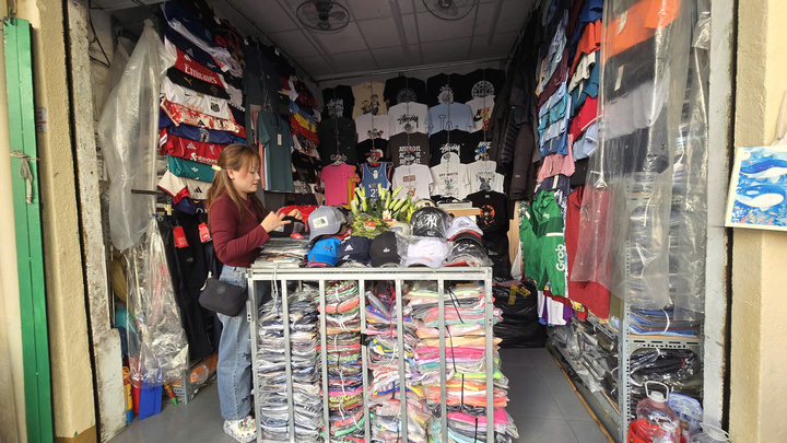 Cảnh vắng lặng hiếm thấy của đường phố H&agrave; Nội, TP.HCM s&aacute;ng m&ugrave;ng 1 Tết 2026 - Ảnh 6.