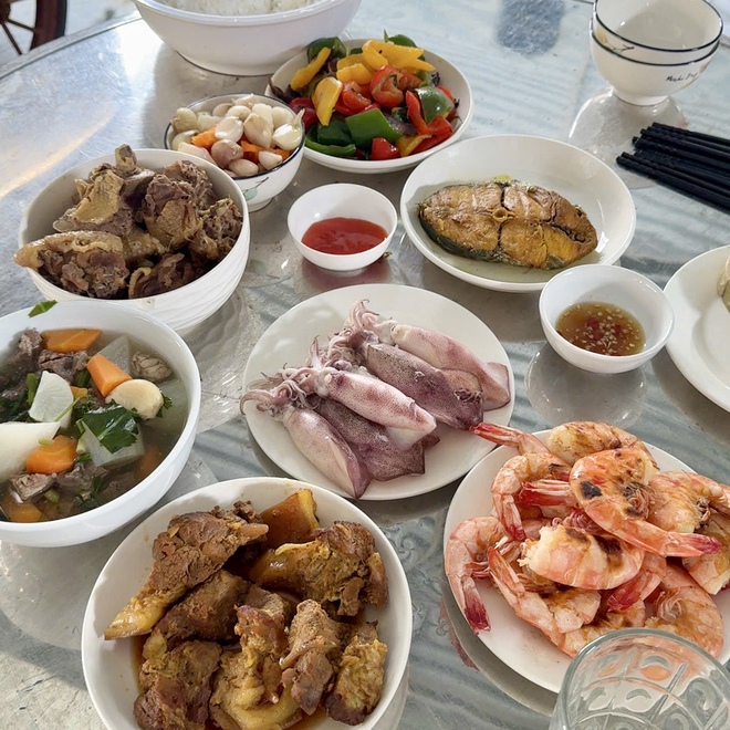 29 Tết, loạt si&ecirc;u phẩm cơm tất ni&ecirc;n tr&igrave;nh l&agrave;ng: H&agrave; Tĩnh c&uacute;ng mực, Hải Ph&ograve;ng c&oacute; chả rươi- Ảnh 8.