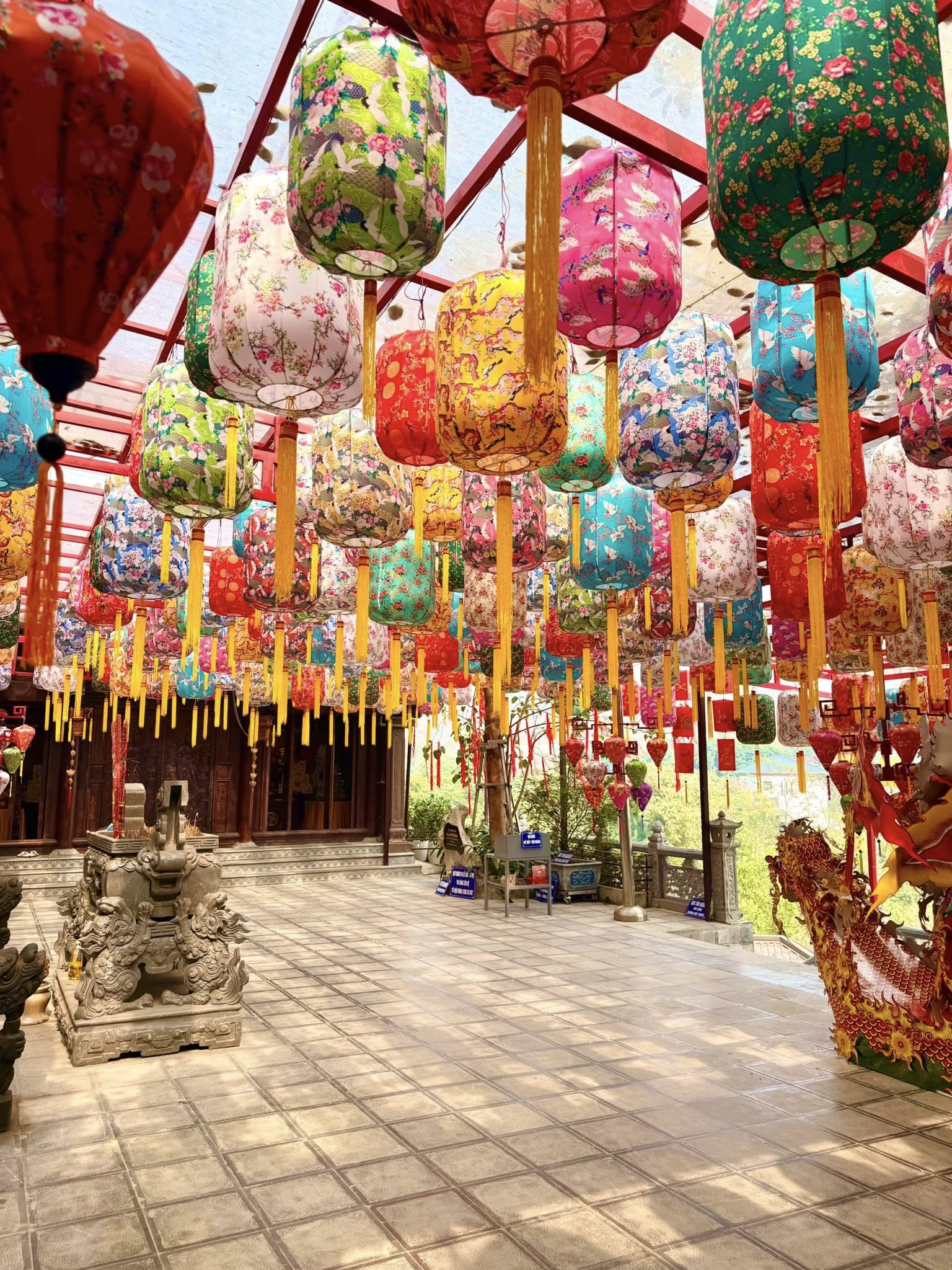 Ph&aacute;t hiện "ti&ecirc;n cảnh" tuyệt đẹp c&aacute;ch H&agrave; Nội chỉ 30km: Ng&ocirc;i đền tựa sơn đạp thủy g&acirc;y b&atilde;o hội m&ecirc; x&ecirc; dịch đầu xu&acirc;n B&iacute;nh Ngọ- Ảnh 7.