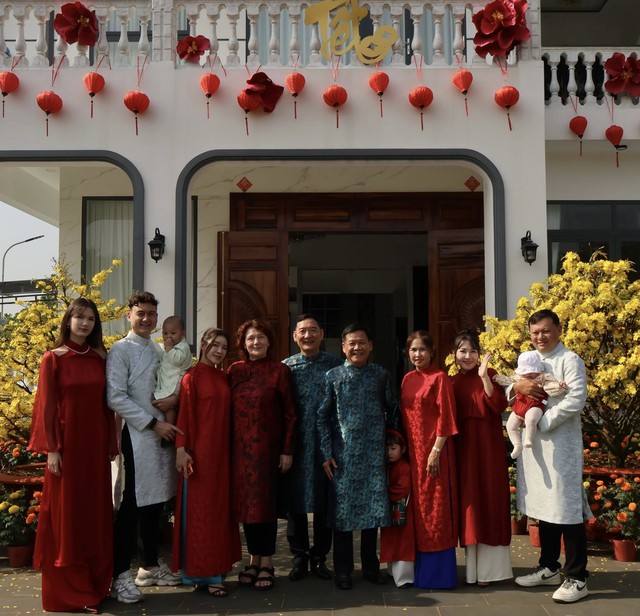 Sốc visual Văn Lâm - Yến Xuân ngày Tết nhưng chưa phải tất cả, chi tiết Sốc visual Văn Lâm - Yến Xuân ngày Tết nhưng chưa phải tất cả, chi tiết