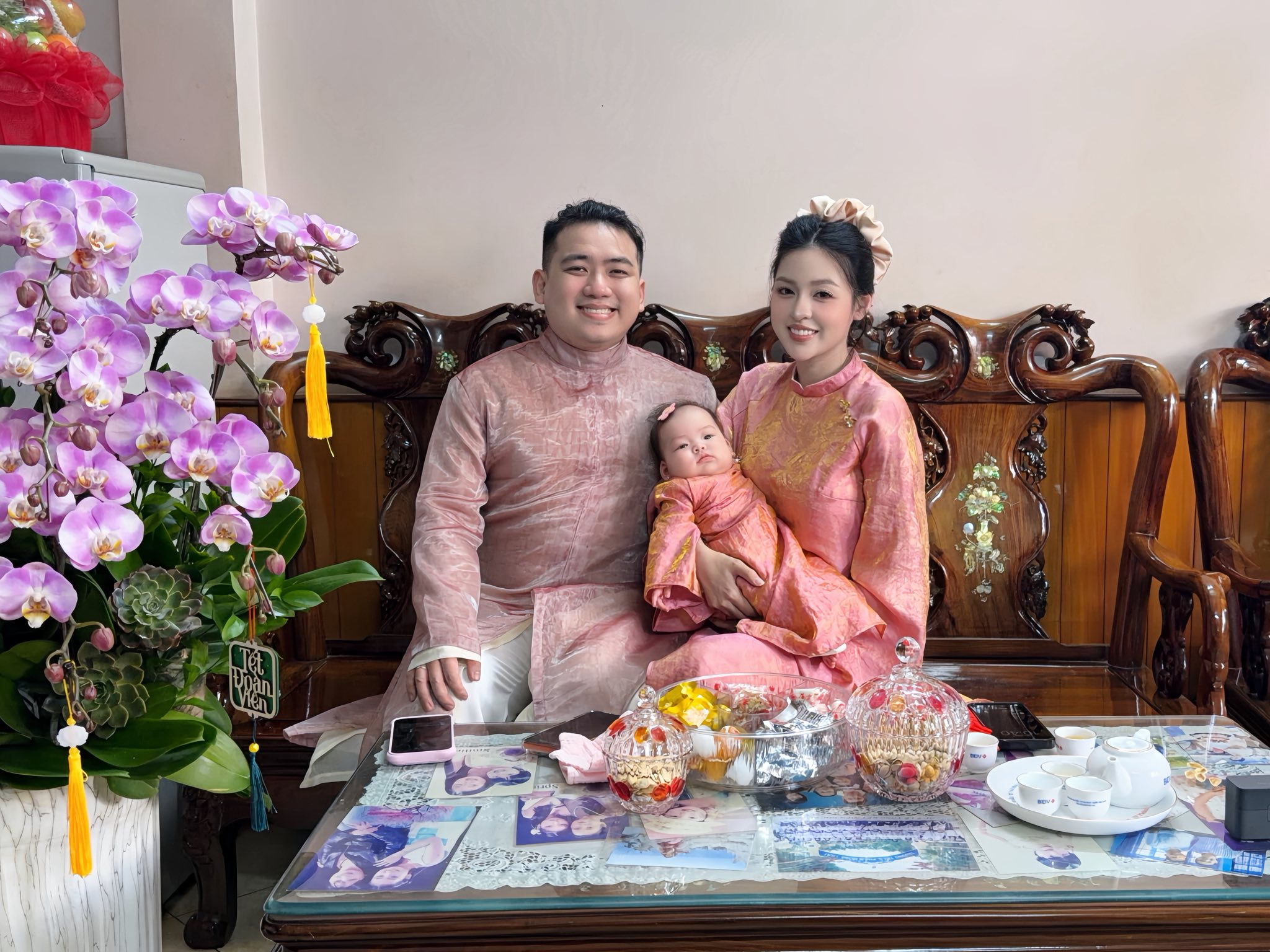 Cận cảnh màn lì xì "đầy mùi tiền" của con gái "hotgirl trứng rán": 4 cây vàng trong ngày mùng 1 Tết, sương sương gần tỷ bạc chứ mấy đâu! - Ảnh 10.