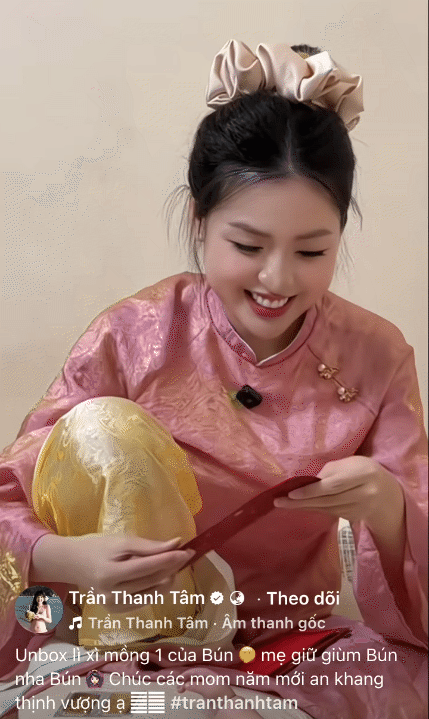 Cận cảnh màn lì xì "đầy mùi tiền" của con gái "hotgirl trứng rán": 4 cây vàng trong ngày mùng 1 Tết, sương sương gần tỷ bạc chứ mấy đâu! - Ảnh 2.