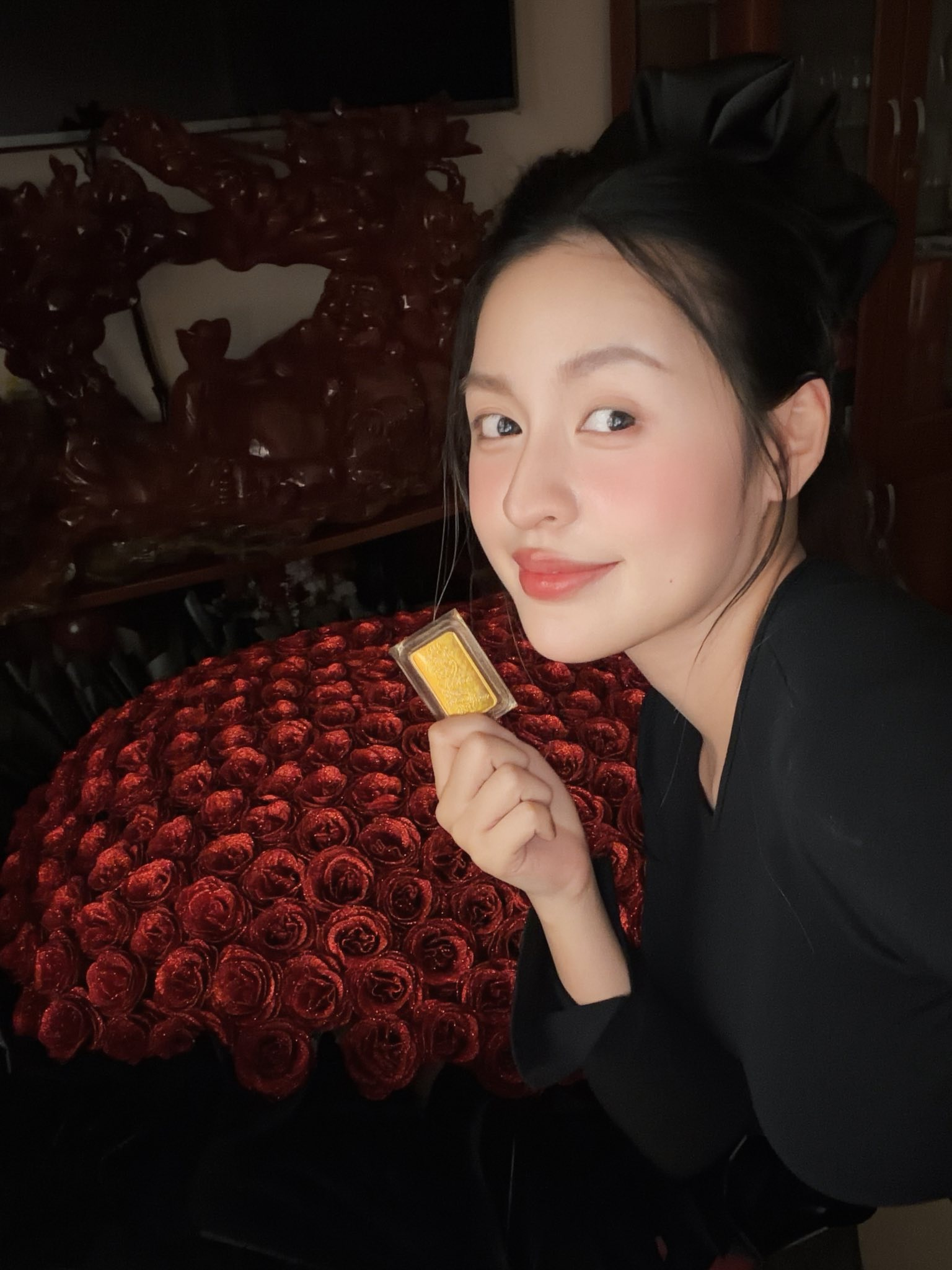 Cận cảnh màn lì xì "đầy mùi tiền" của con gái "hotgirl trứng rán": 4 cây vàng trong ngày mùng 1 Tết, sương sương gần tỷ bạc chứ mấy đâu! - Ảnh 6.