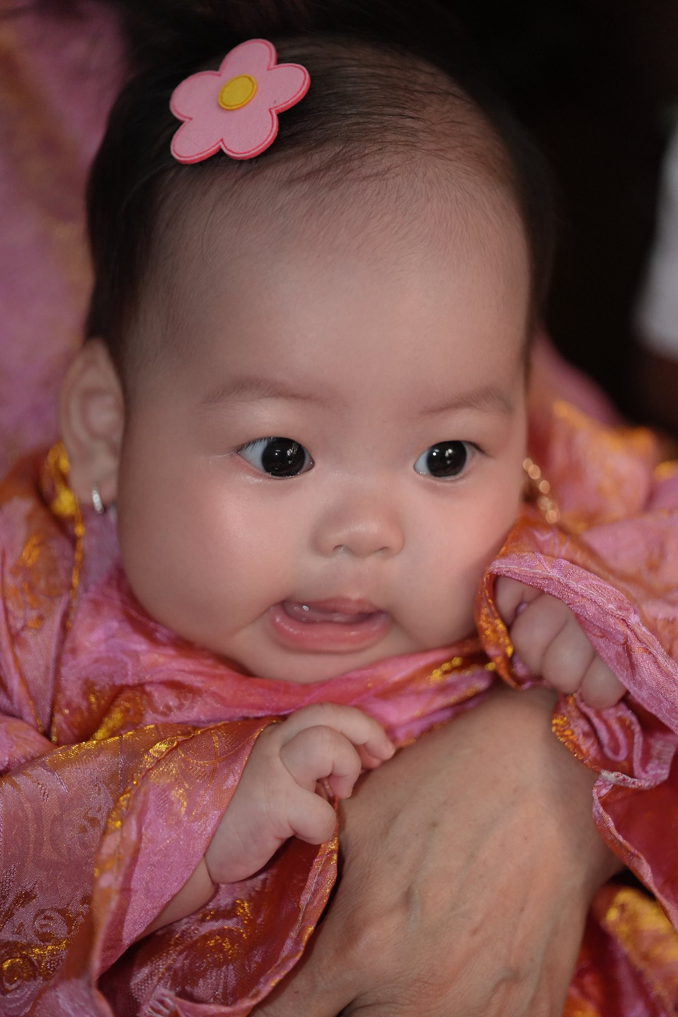 Cận cảnh màn lì xì "đầy mùi tiền" của con gái "hotgirl trứng rán": 4 cây vàng trong ngày mùng 1 Tết, sương sương gần tỷ bạc chứ mấy đâu! - Ảnh 4.