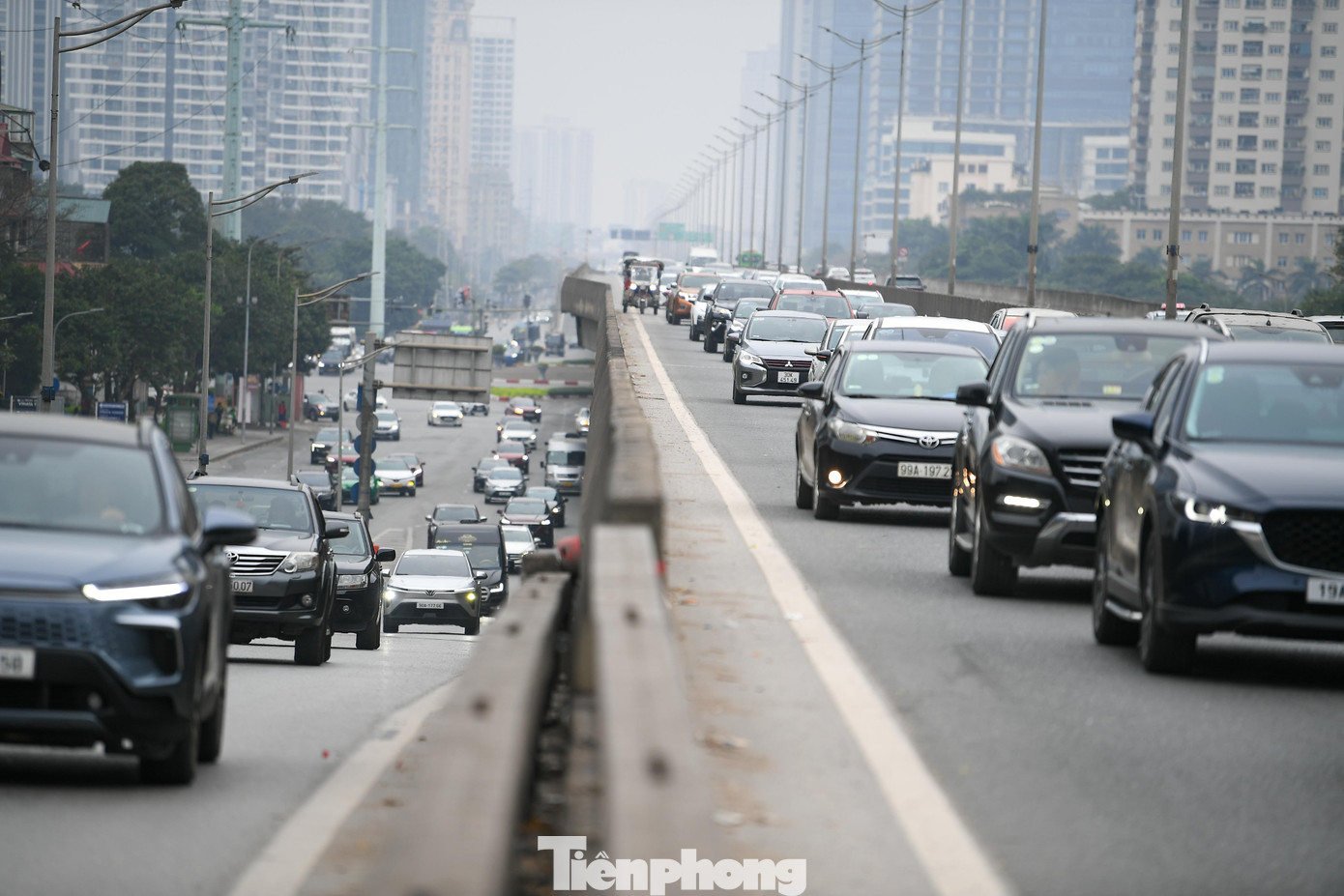 H&agrave; Nội m&ugrave;ng 2 Tết 2026: &Ugrave;n tắc giao th&ocirc;ng tại cửa ng&otilde; ph&iacute;a Nam - Ảnh 1.